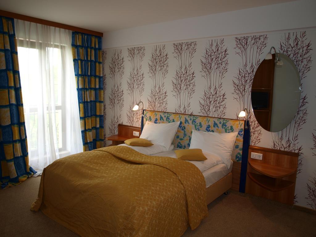 Hotel Doi Taurasi Afumaţi Zimmer foto